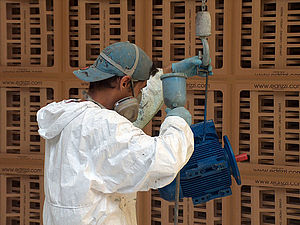 Edrizzi® in use - Spraying motor parts
